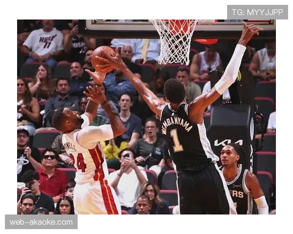 半场战报：爵士与马刺上演对攻大战，两队半场进攻效率均超过120。